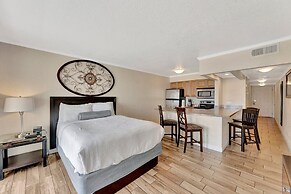 Seaside Luxury Oasis with balcony