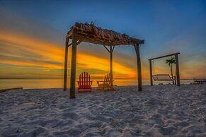Seaside Luxury Oasis with balcony