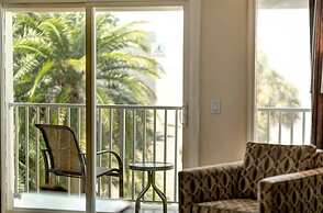 Seaside Luxury Oasis with balcony