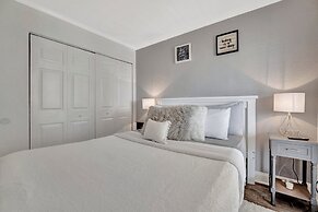 Seaside Luxury Oasis with balcony