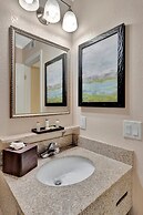 Seaside Luxury Oasis with balcony