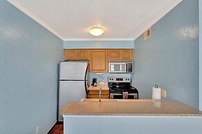 Seaside Luxury Oasis with balcony