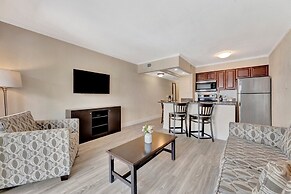 Seaside Luxury Oasis with balcony