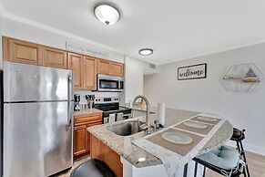 Seaside Luxury Oasis with balcony