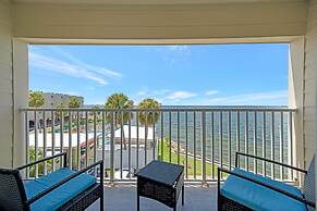 Seaside Luxury Oasis with balcony