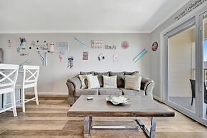 Seaside Luxury Oasis with balcony