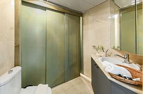 Awesome 2BR apt Balcony & pool access