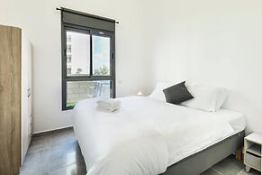 Achziv Beach Getaway with Balcony by Sea N Rent