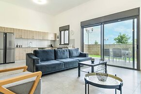 Achziv Beach Getaway with Balcony by Sea N Rent