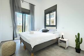 Achziv Beach Getaway with Balcony by Sea N Rent