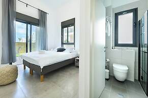 Achziv Beach Getaway with Balcony by Sea N Rent