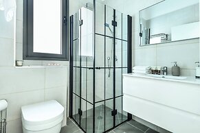 Achziv Beach Getaway with Balcony by Sea N Rent