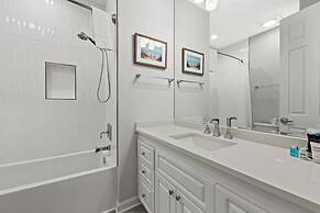 Newly Renovated! Breathtaking Views! Fourth Floor! Pools! Grill! Beach