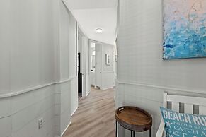 Newly Renovated! Breathtaking Views! Fourth Floor! Pools! Grill! Beach