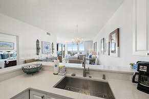 Fun In The Sun! Crescent at Miramar - Gulf Front+beach Chairs