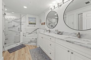 Elegant 4BD 4Ba With Stunning Ocean Views and Direct Beach & Pool Acce