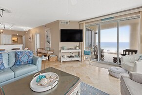 Elegant 4BD 4Ba With Stunning Ocean Views and Direct Beach & Pool Acce