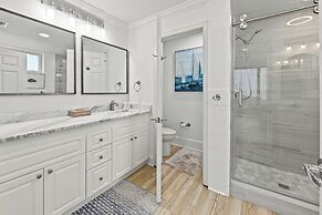 Elegant 4BD 4Ba With Stunning Ocean Views and Direct Beach & Pool Acce