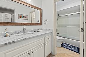 Elegant 4BD 4Ba With Stunning Ocean Views and Direct Beach & Pool Acce