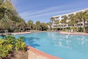 Elegant 4BD 4Ba With Stunning Ocean Views and Direct Beach & Pool Acce