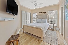 Elegant 4BD 4Ba With Stunning Ocean Views and Direct Beach & Pool Acce