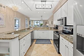 Elegant 4BD 4Ba With Stunning Ocean Views and Direct Beach & Pool Acce