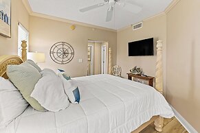 Elegant 4BD 4Ba With Stunning Ocean Views and Direct Beach & Pool Acce