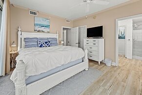 Elegant 4BD 4Ba With Stunning Ocean Views and Direct Beach & Pool Acce