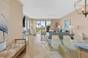 Elegant 4BD 4Ba With Stunning Ocean Views and Direct Beach & Pool Acce