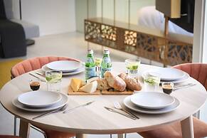 Vibrant and Modern Apartment in Tel Aviv