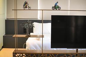 Vibrant and Modern Apartment in Tel Aviv