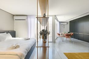 Vibrant and Modern Apartment in Tel Aviv