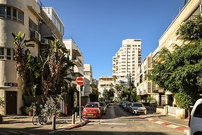 Vibrant and Modern Apartment in Tel Aviv