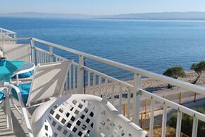 Apartment - Sleeps 2 - Parking - Balcony