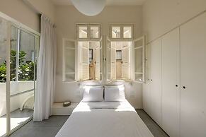 Modern & Bright 3BR apt with 2Balconies