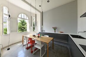 Modern & Bright 3BR apt with 2Balconies