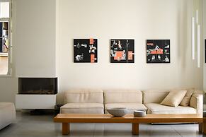 Modern & Bright 3BR apt with 2Balconies