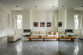 Modern & Bright 3BR apt with 2Balconies