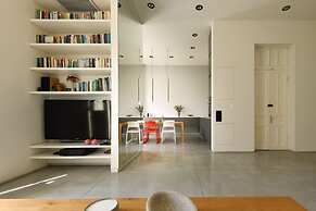 Modern & Bright 3BR apt with 2Balconies