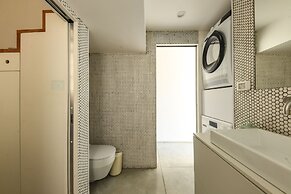 Modern & Bright 3BR apt with 2Balconies