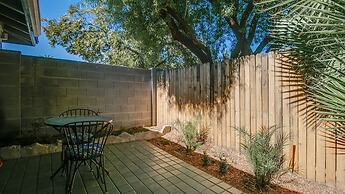 Charming Mid Town Guest House W/private Patio!