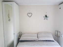Lovely 2-bed Chalet at Robinhood Retreat Free Park