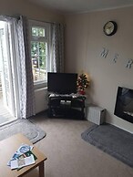 Lovely 2-bed Chalet at Robinhood Retreat Free Park