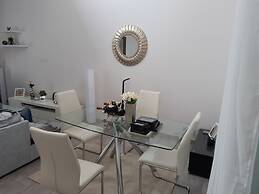 Accra Cozy Retreat With 2 Bedrooms