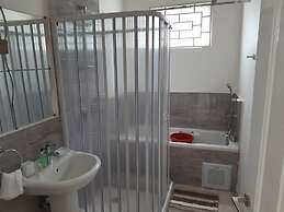 Accra Cozy Retreat With 2 Bedrooms