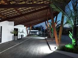 Loft com saida para piscina by Laguna Beach