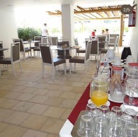 Loft com saida para piscina by Laguna Beach