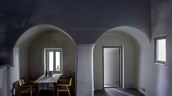 Oia Treasures Art Suites