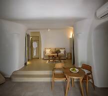 Oia Treasures Art Suites