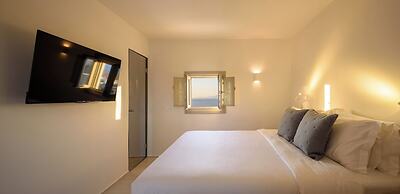 Oia Treasures Art Suites
